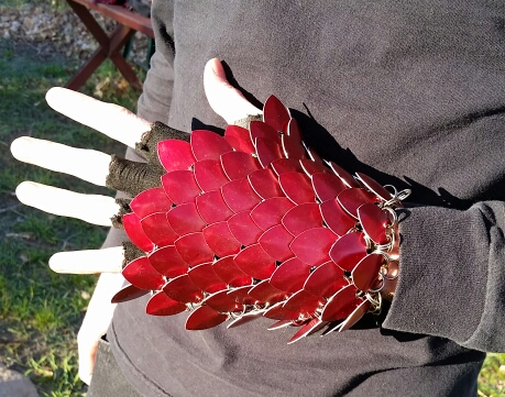 Scale Glove
